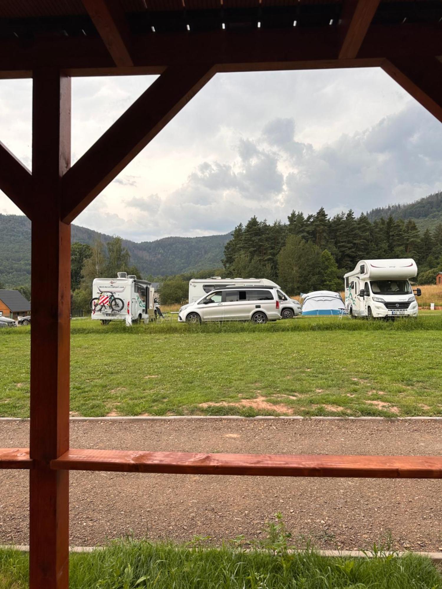 Gory Stolowe Camp -Miejsce Na Kamper, Przyczepe Lub Namiot Radkow Zewnętrze zdjęcie